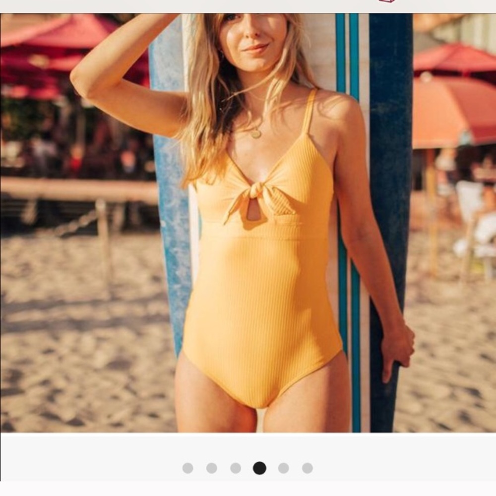 ❤️Albion fit marigold swim suit